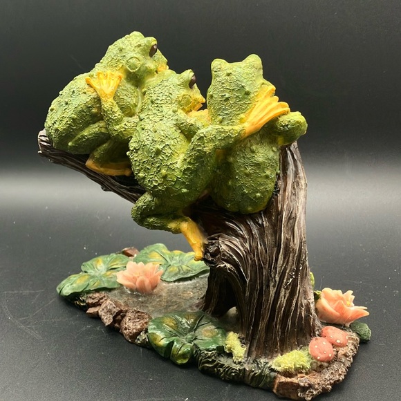 Charming Frog Trio Figurine - Picture 8 of 15